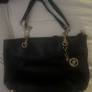Micheal kors shoulder bag with gold chain